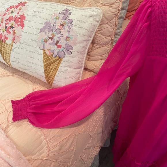 CeCe ๐size large in a beautiful hot pink ๐ - Picture 7 of 7